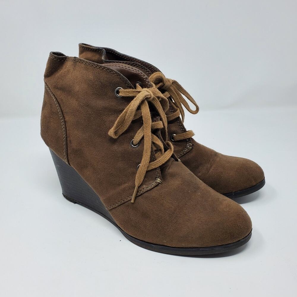 A.N.A. Brown Suede Lace Up Wedge Ankle Booties Size 7 3-Inch Heel Boots Y2K Boho
